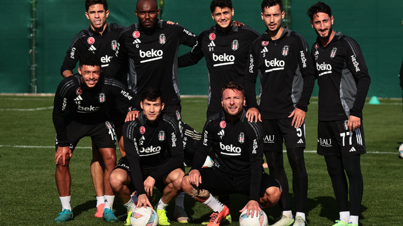 Beşiktaş, Göztepe Maçına Hazırlanıyor Beşiktaş, Süper Lig’in 13’üncü haftasında Göztepe ile oynayacağı maçın hazırlıklarını sürdürüyor.