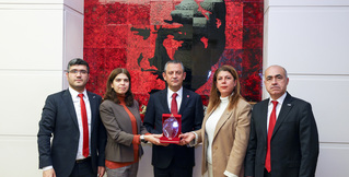 CHP Genel Başkanı Özgür Özel, AHEF Yönetim Kurulunu Kabul Etti