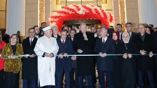 Kahramanmaraş’ta peşpeşe yaşanan yangınlar paniğe neden oldu. Edinilen bilgiye göre, Onikişubat ilçesinde bir ikamette, Dulkadiroğlu ilçesinde bir iş yeri ile seyir halinde olan hafif ticari araçta yangın çıktı. Pes peşe gelen ihbarlar sonucu çıkan yangınlara anında müdahale eden itfaiye ekipleri, olası can kaybının önüne geçti. Yangınlarda bir kişi dumandan etkilenerek hastaneye kaldırılırken, maddi hasar oluştu. İtfaiye ekipleri özellikle kış aylarında vatandaşları daha dikkatli olmaları konusunda uyararak, alınacak tedbirlerin hayati önem taşıdığını belirttiler.