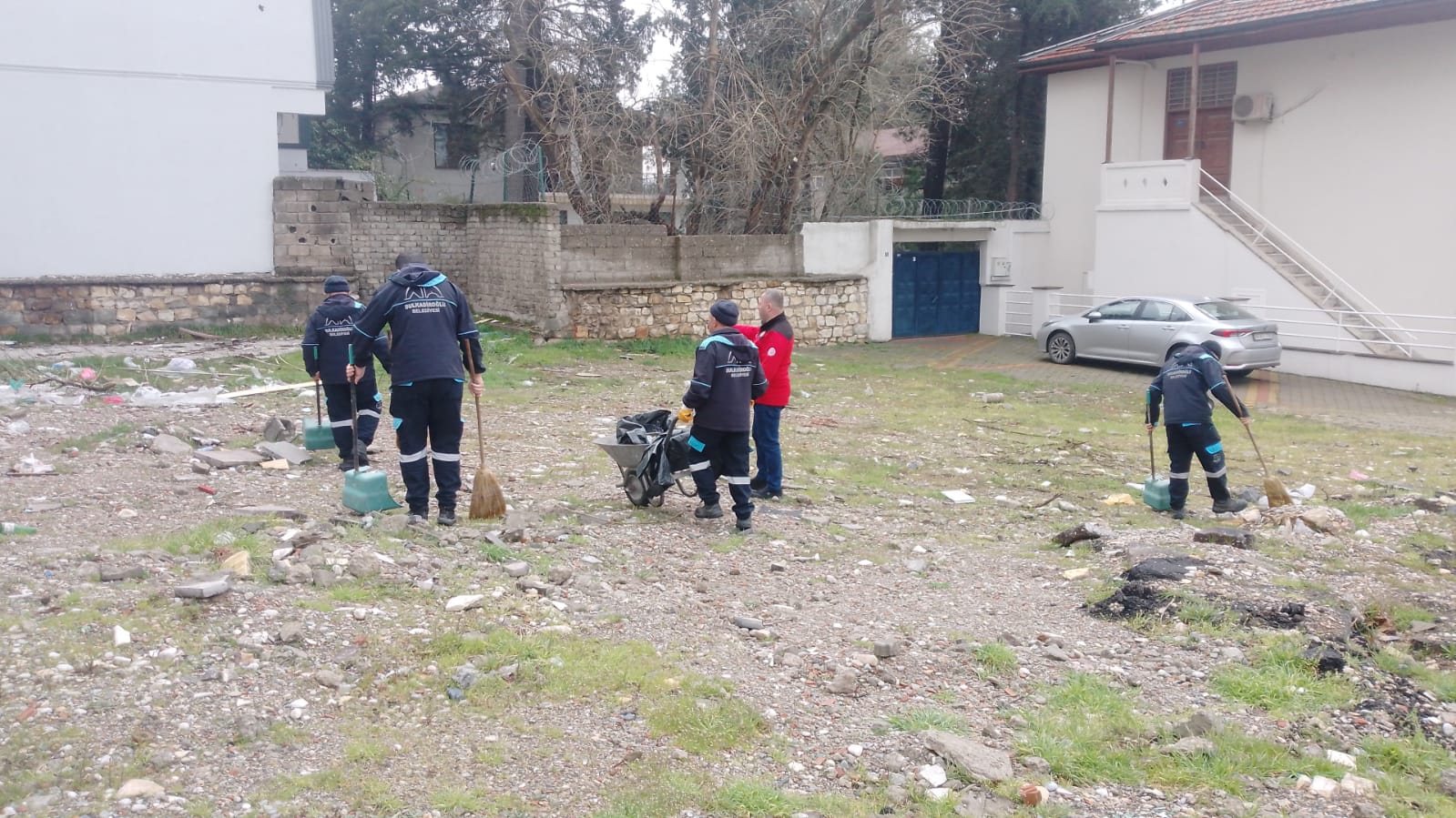 Bayramı’nın yaklaşmasıyla birlikte, Dulkadiroğlu Belediyesi Çevre Koruma ve Kontrol Müdürlüğü ekipleri ilçede kapsamlı temizlik çalışmalarını sürdürüyor